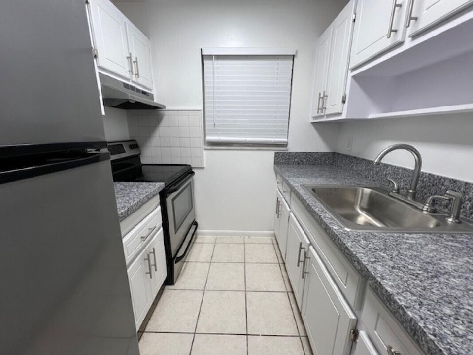 For Rent: $1,825 (2 beds, 1 baths, 690 Square Feet)