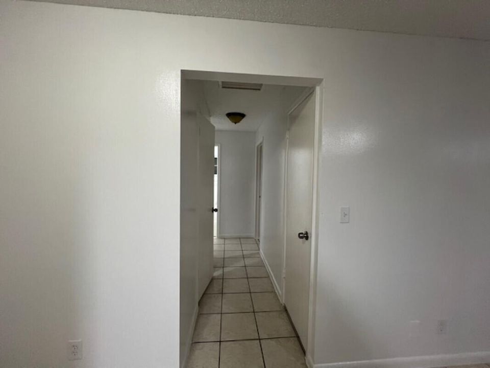 For Rent: $1,825 (2 beds, 1 baths, 690 Square Feet)