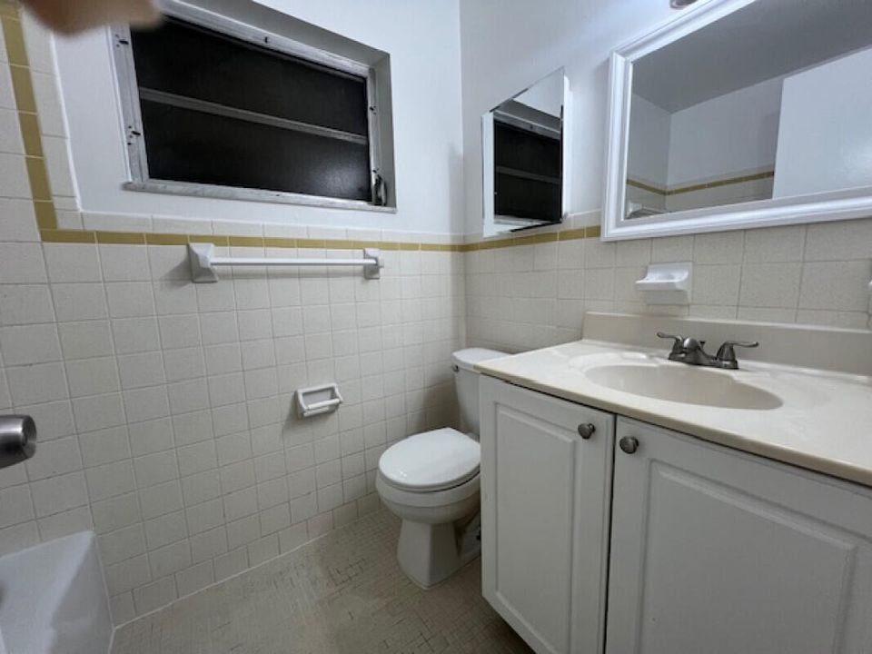 For Rent: $1,825 (2 beds, 1 baths, 690 Square Feet)