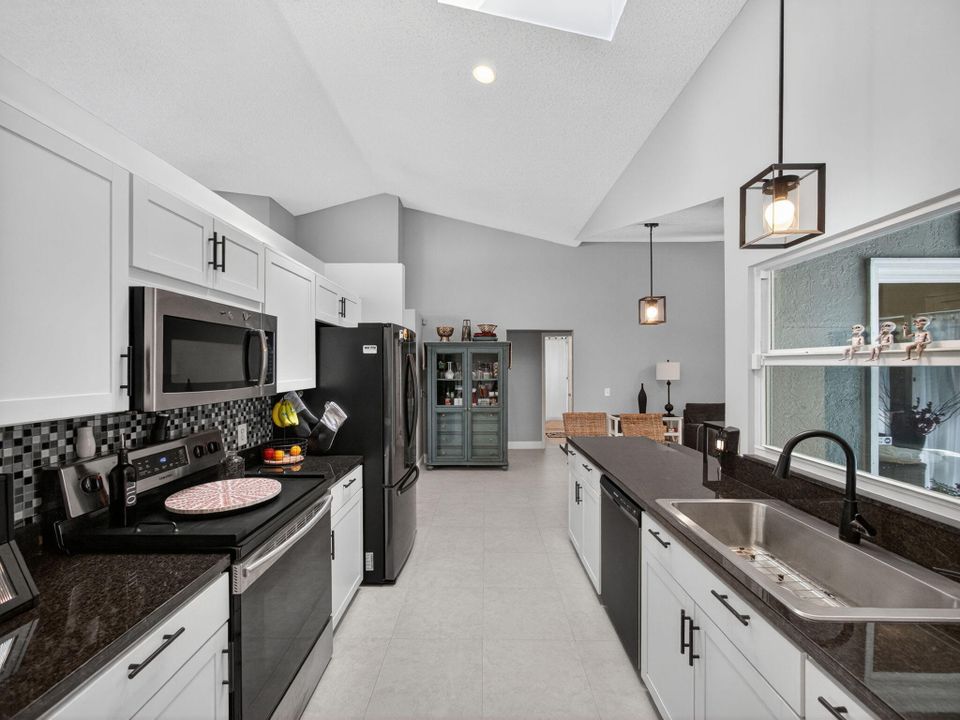 На продажу: $424,995 (3 спален, 2 ванн, 1665 Квадратных фут)