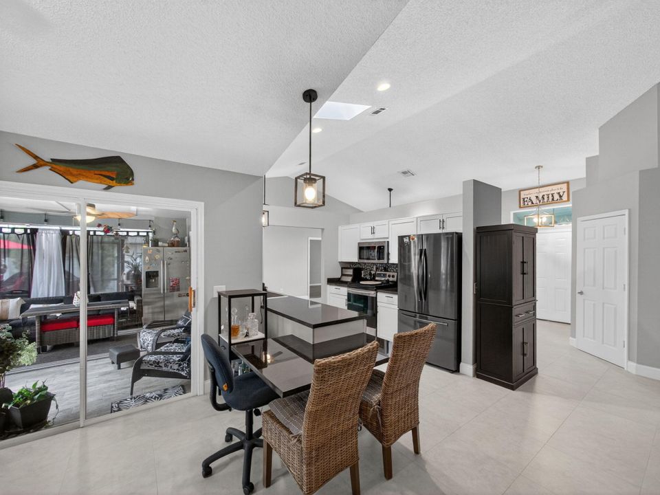 На продажу: $424,995 (3 спален, 2 ванн, 1665 Квадратных фут)