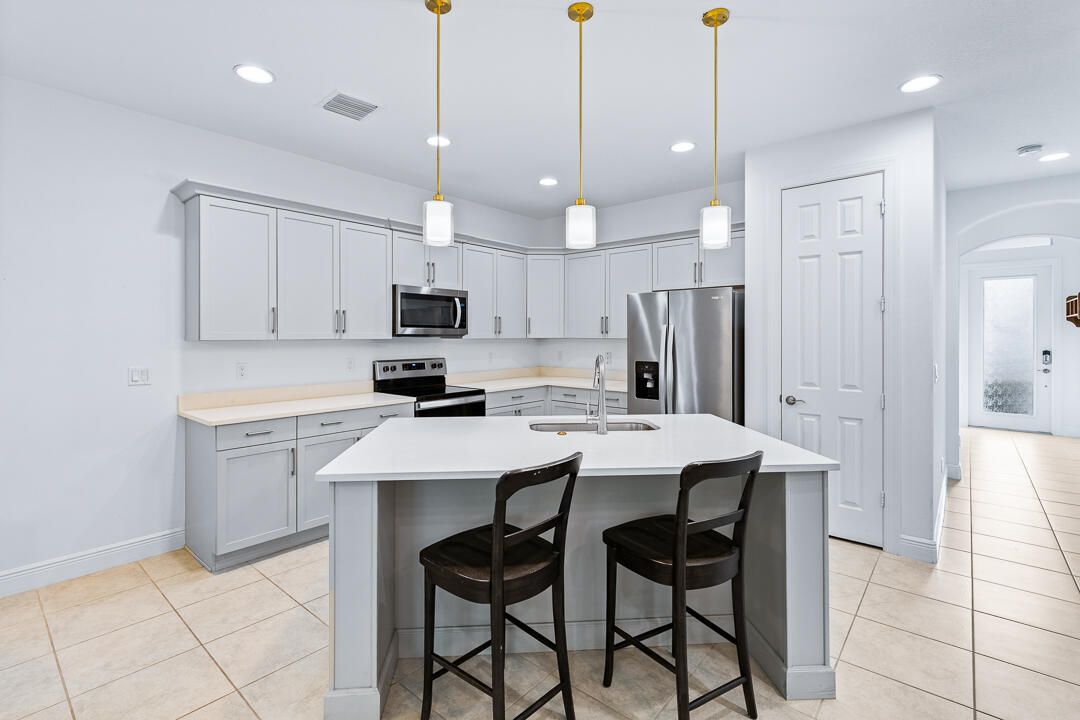 For Sale: $375,000 (3 beds, 2 baths, 1624 Square Feet)