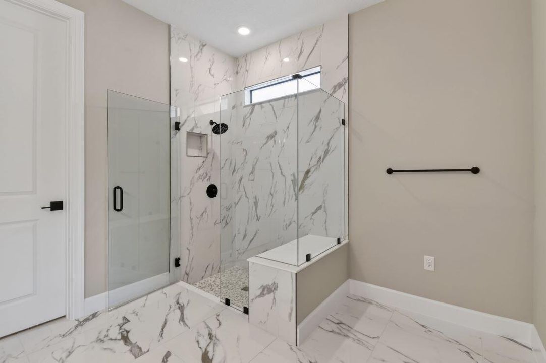 Под контрактом: $749,145 (3 спален, 2 ванн, 2080 Квадратных фут)