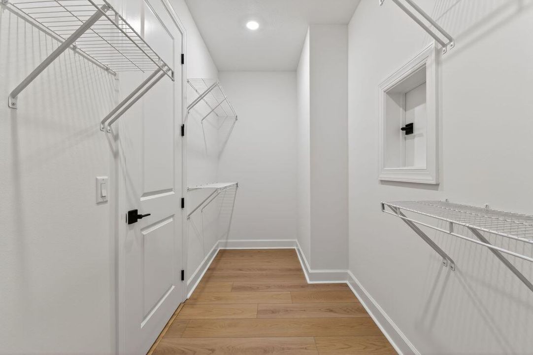 Под контрактом: $749,145 (3 спален, 2 ванн, 2080 Квадратных фут)