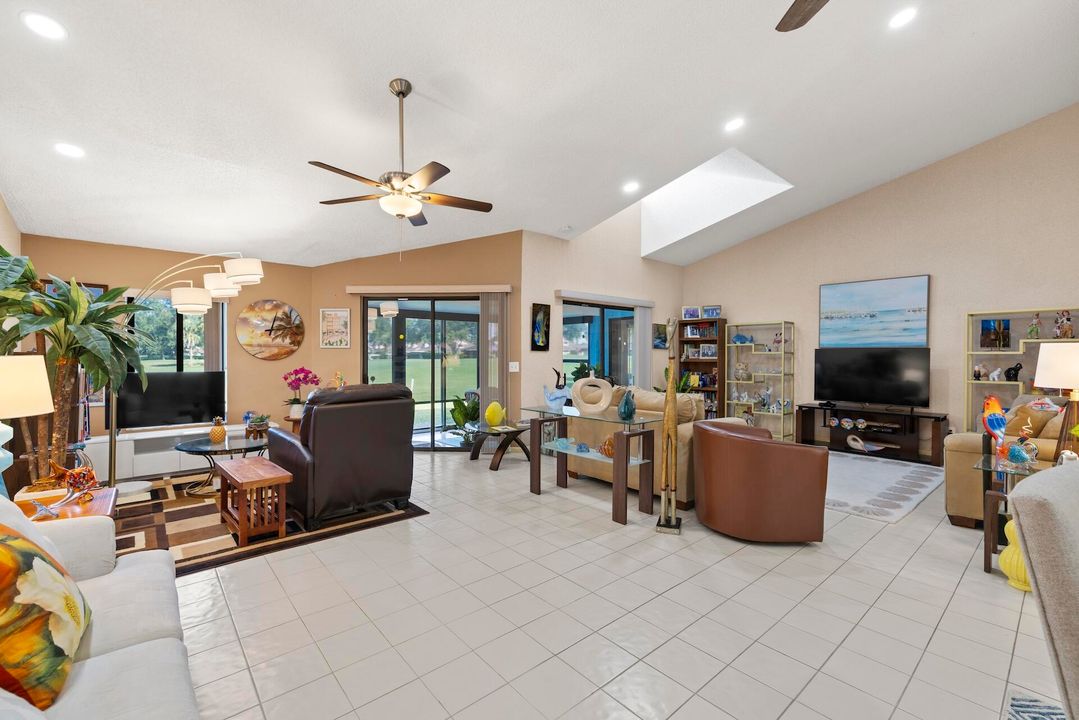 For Sale: $329,900 (2 beds, 2 baths, 2036 Square Feet)