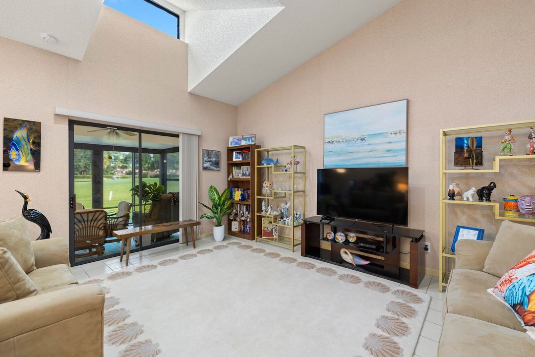 For Sale: $329,900 (2 beds, 2 baths, 2036 Square Feet)