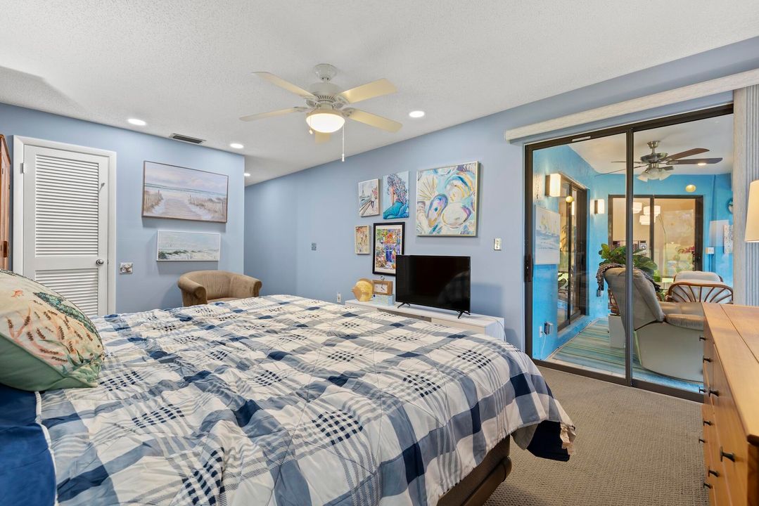 For Sale: $329,900 (2 beds, 2 baths, 2036 Square Feet)