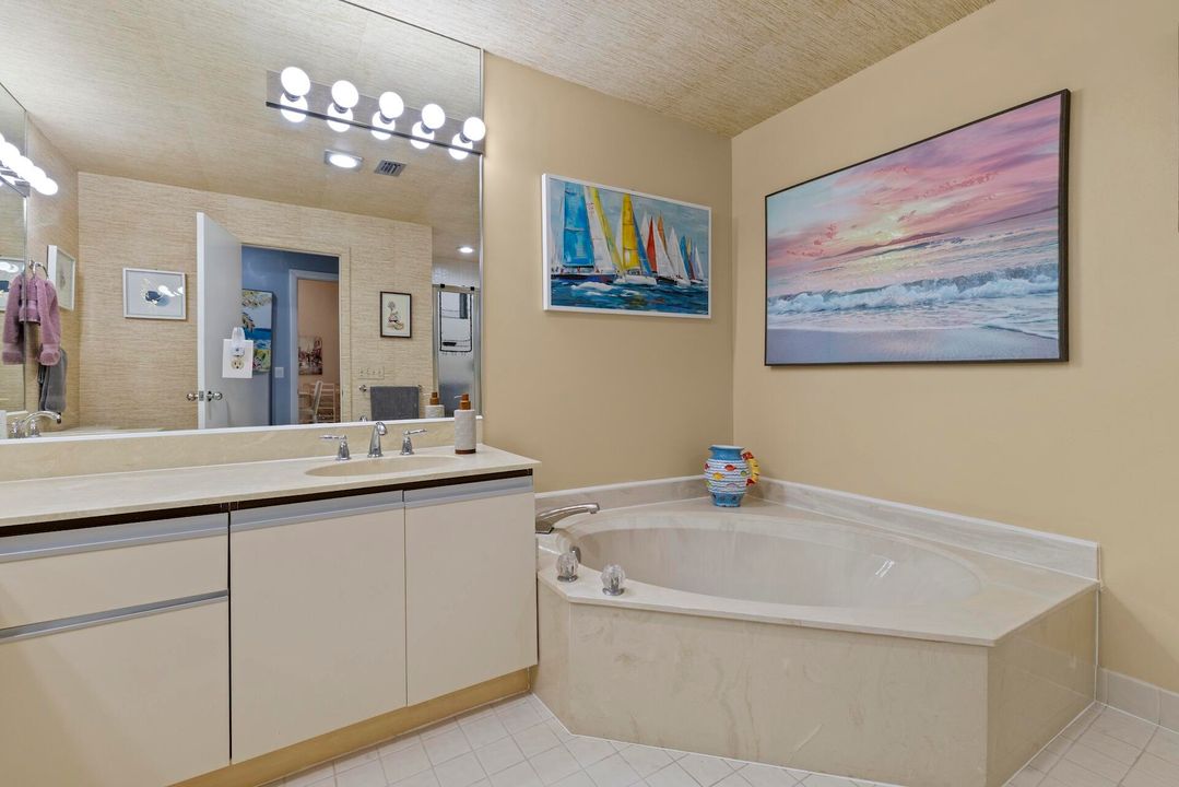 For Sale: $329,900 (2 beds, 2 baths, 2036 Square Feet)