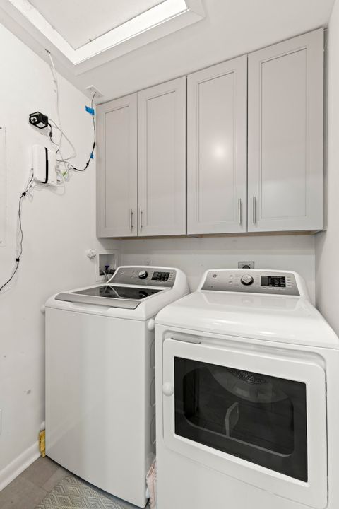 For Sale: $329,900 (2 beds, 2 baths, 2036 Square Feet)