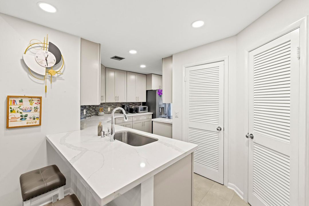 For Sale: $329,900 (2 beds, 2 baths, 2036 Square Feet)