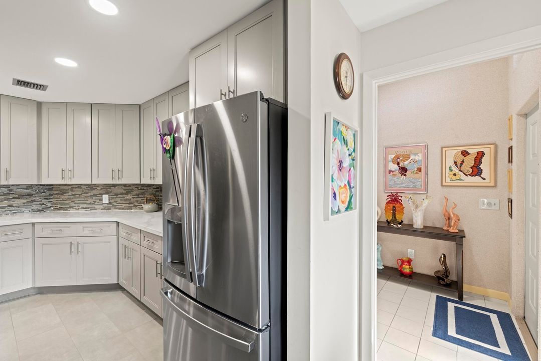 For Sale: $329,900 (2 beds, 2 baths, 2036 Square Feet)