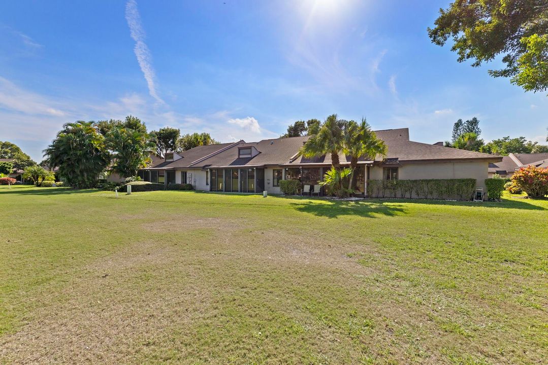 For Sale: $329,900 (2 beds, 2 baths, 2036 Square Feet)