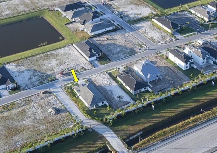 Под контрактом: $749,145 (3 спален, 2 ванн, 2080 Квадратных фут)