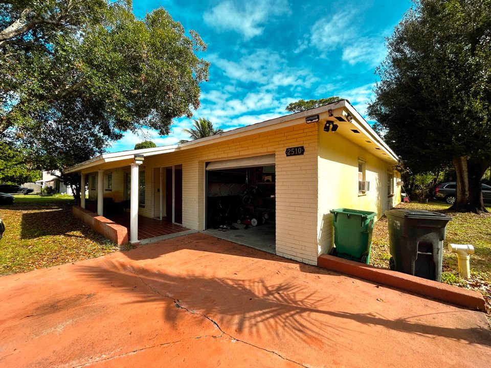 На продажу: $219,995 (3 спален, 2 ванн, 1830 Квадратных фут)