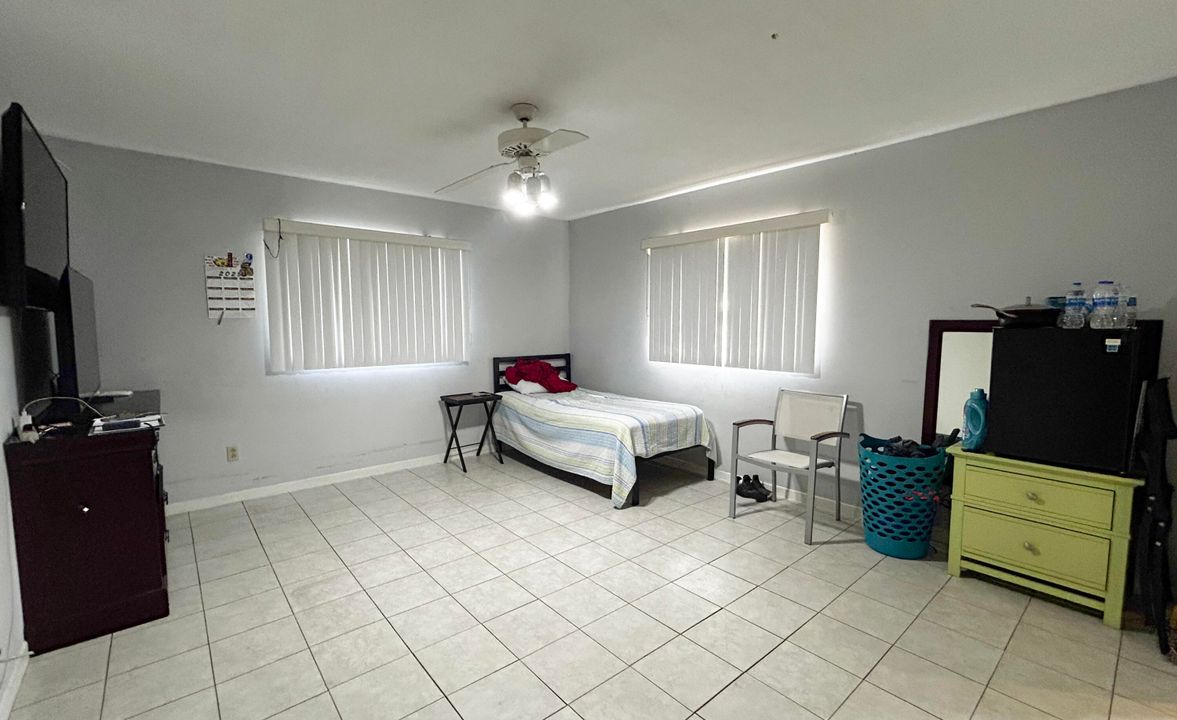 На продажу: $219,995 (3 спален, 2 ванн, 1830 Квадратных фут)