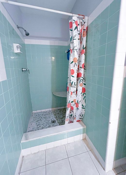 На продажу: $219,995 (3 спален, 2 ванн, 1830 Квадратных фут)