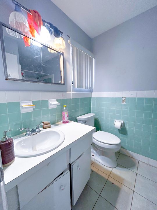 На продажу: $219,995 (3 спален, 2 ванн, 1830 Квадратных фут)