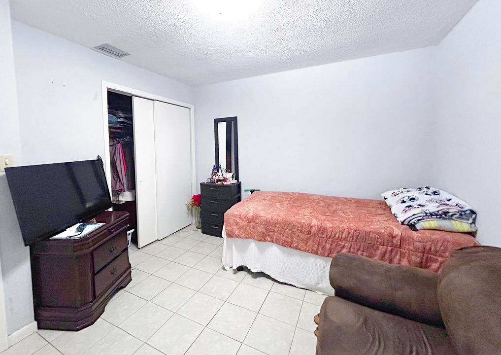 На продажу: $219,995 (3 спален, 2 ванн, 1830 Квадратных фут)