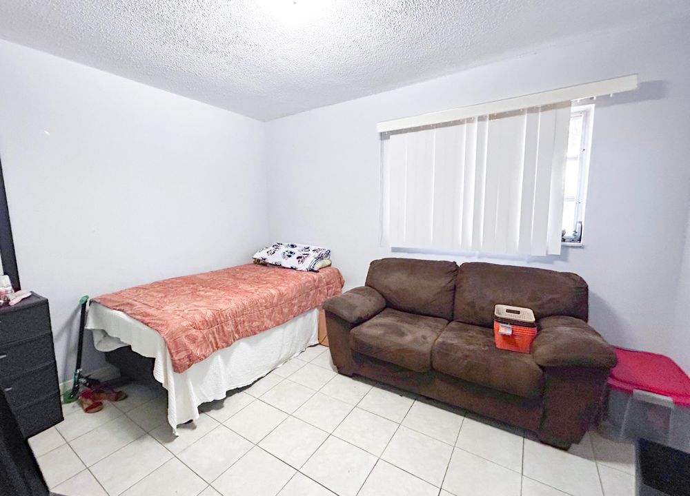 На продажу: $219,995 (3 спален, 2 ванн, 1830 Квадратных фут)