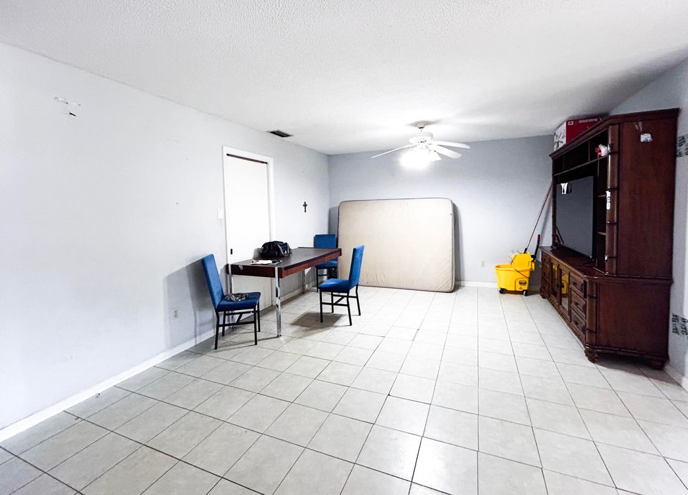 На продажу: $219,995 (3 спален, 2 ванн, 1830 Квадратных фут)