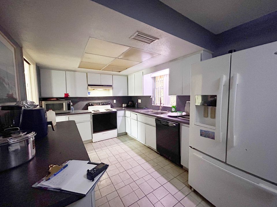 На продажу: $219,995 (3 спален, 2 ванн, 1830 Квадратных фут)