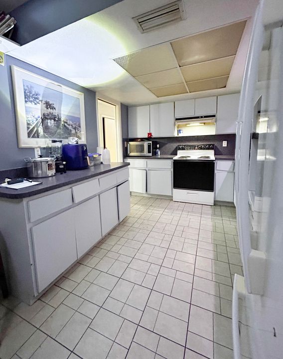 На продажу: $219,995 (3 спален, 2 ванн, 1830 Квадратных фут)