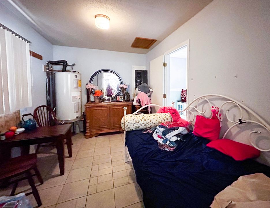 На продажу: $219,995 (3 спален, 2 ванн, 1830 Квадратных фут)