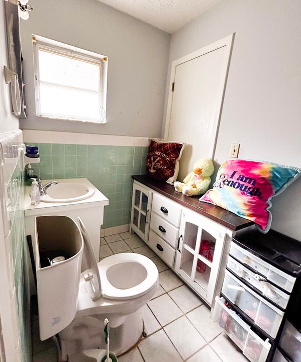 На продажу: $219,995 (3 спален, 2 ванн, 1830 Квадратных фут)