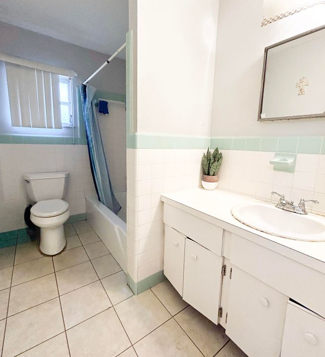 На продажу: $219,995 (3 спален, 2 ванн, 1830 Квадратных фут)