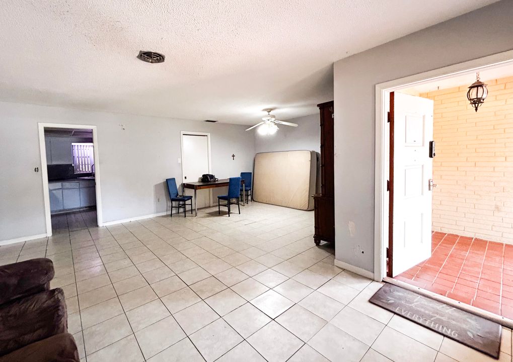 На продажу: $219,995 (3 спален, 2 ванн, 1830 Квадратных фут)