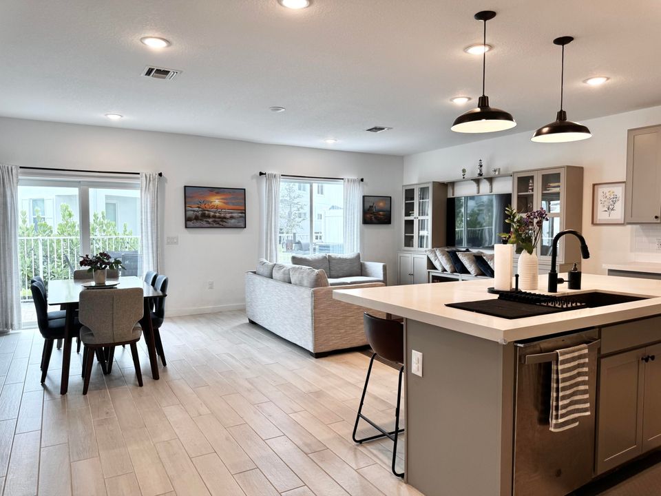 В аренду: $2,800 (3 спален, 2 ванн, 1966 Квадратных фут)