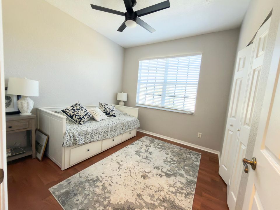 For Sale: $254,900 (2 beds, 2 baths, 1005 Square Feet)