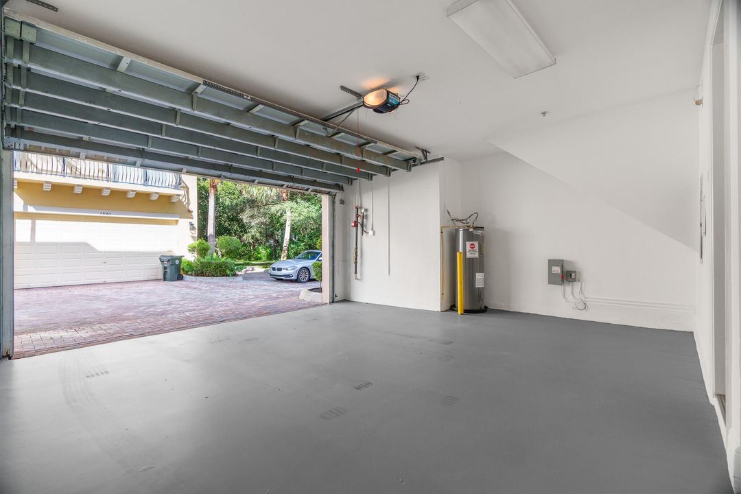 For Sale: $587,000 (3 beds, 3 baths, 1957 Square Feet)