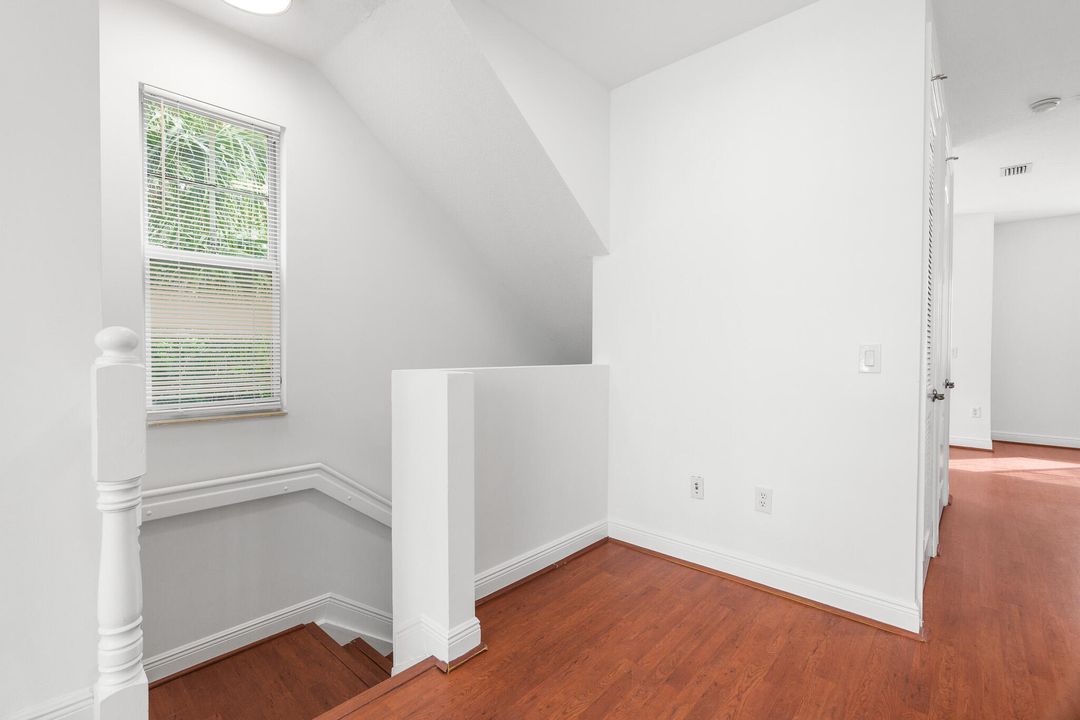 For Sale: $587,000 (3 beds, 3 baths, 1957 Square Feet)