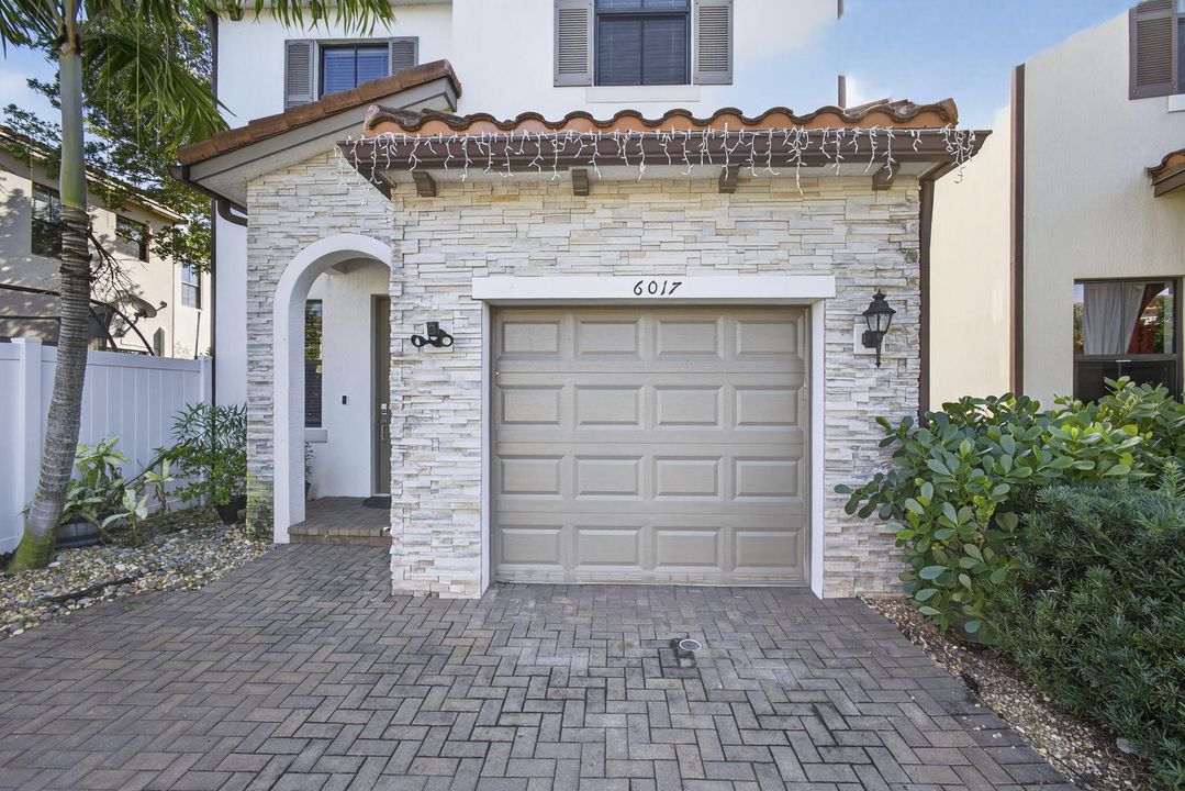 En Venta: $470,000 (3 camas, 2 baños, 1635 Pies cuadrados)