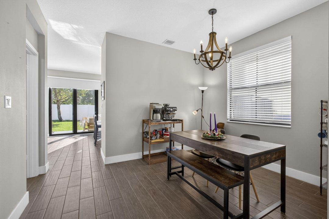 En Venta: $470,000 (3 camas, 2 baños, 1635 Pies cuadrados)