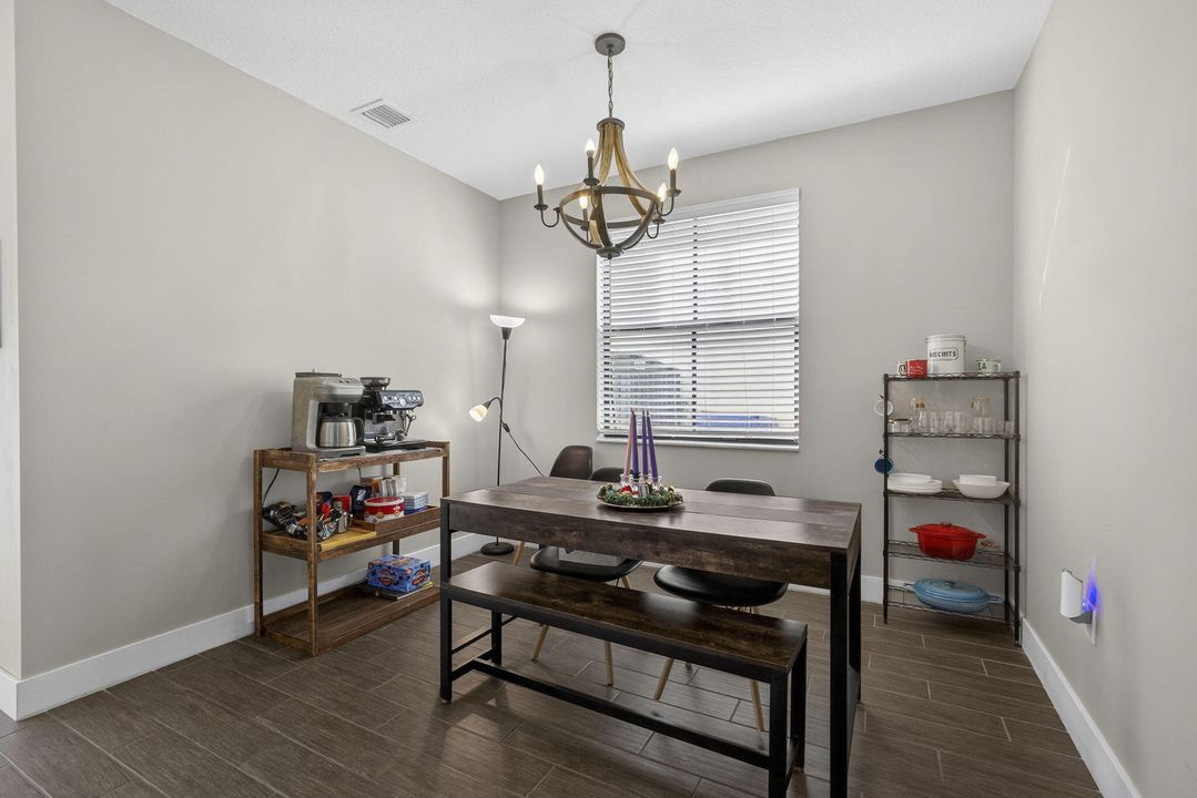 En Venta: $470,000 (3 camas, 2 baños, 1635 Pies cuadrados)