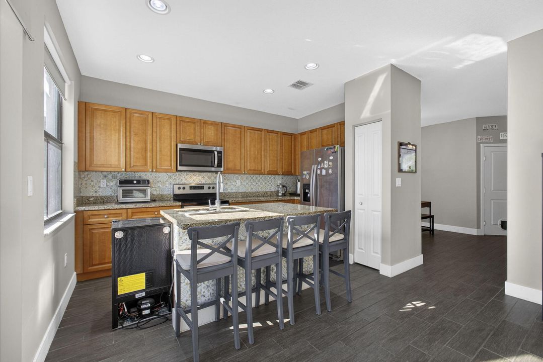 En Venta: $470,000 (3 camas, 2 baños, 1635 Pies cuadrados)