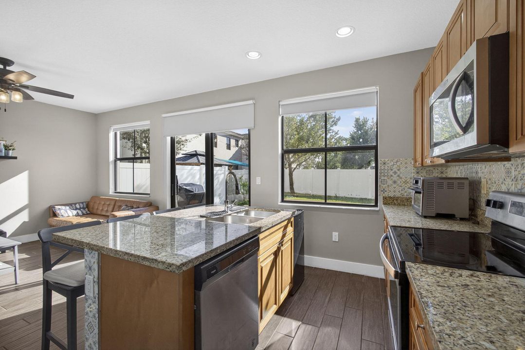 En Venta: $470,000 (3 camas, 2 baños, 1635 Pies cuadrados)