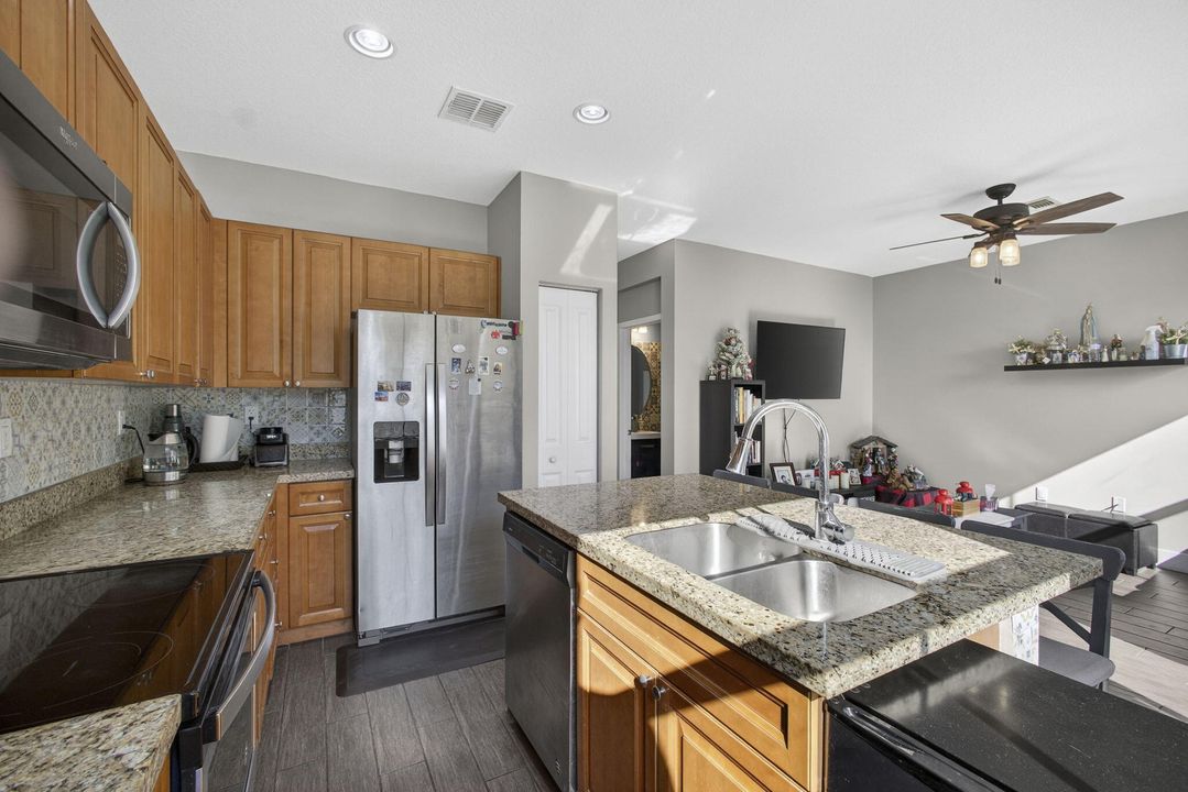 En Venta: $470,000 (3 camas, 2 baños, 1635 Pies cuadrados)