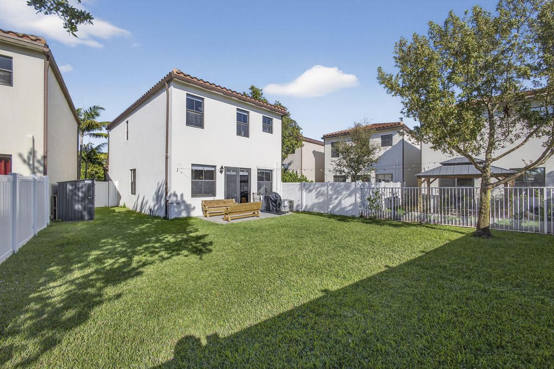 En Venta: $470,000 (3 camas, 2 baños, 1635 Pies cuadrados)