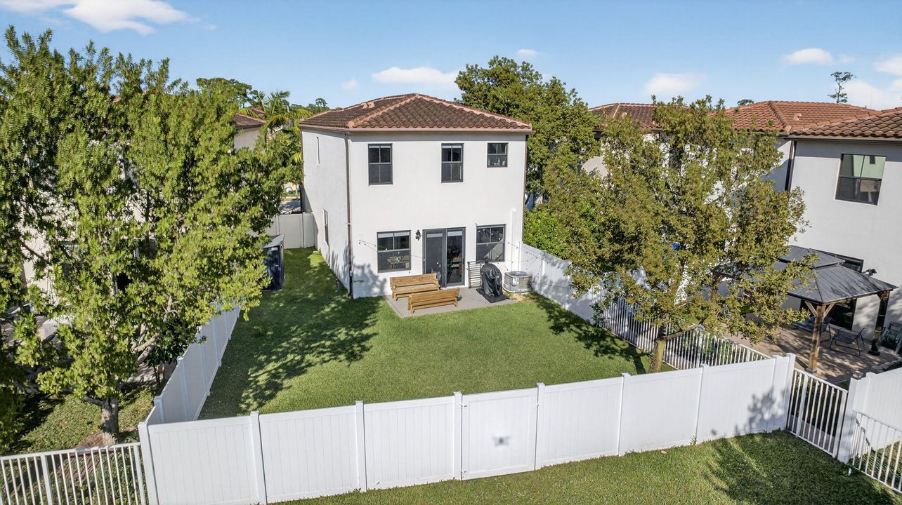 En Venta: $470,000 (3 camas, 2 baños, 1635 Pies cuadrados)