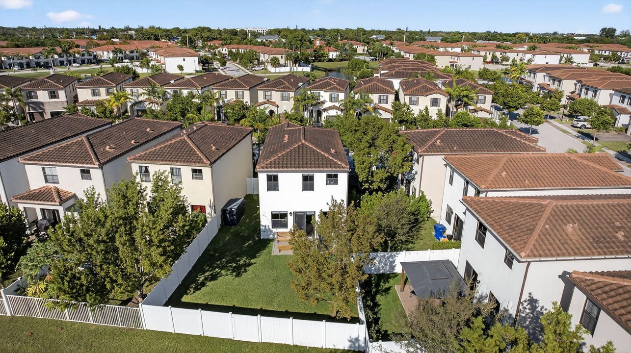 En Venta: $470,000 (3 camas, 2 baños, 1635 Pies cuadrados)