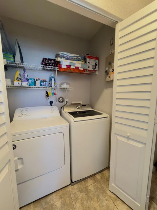 For Sale: $254,900 (2 beds, 2 baths, 1005 Square Feet)