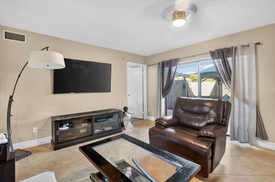 For Sale: $430,000 (3 beds, 2 baths, 1598 Square Feet)