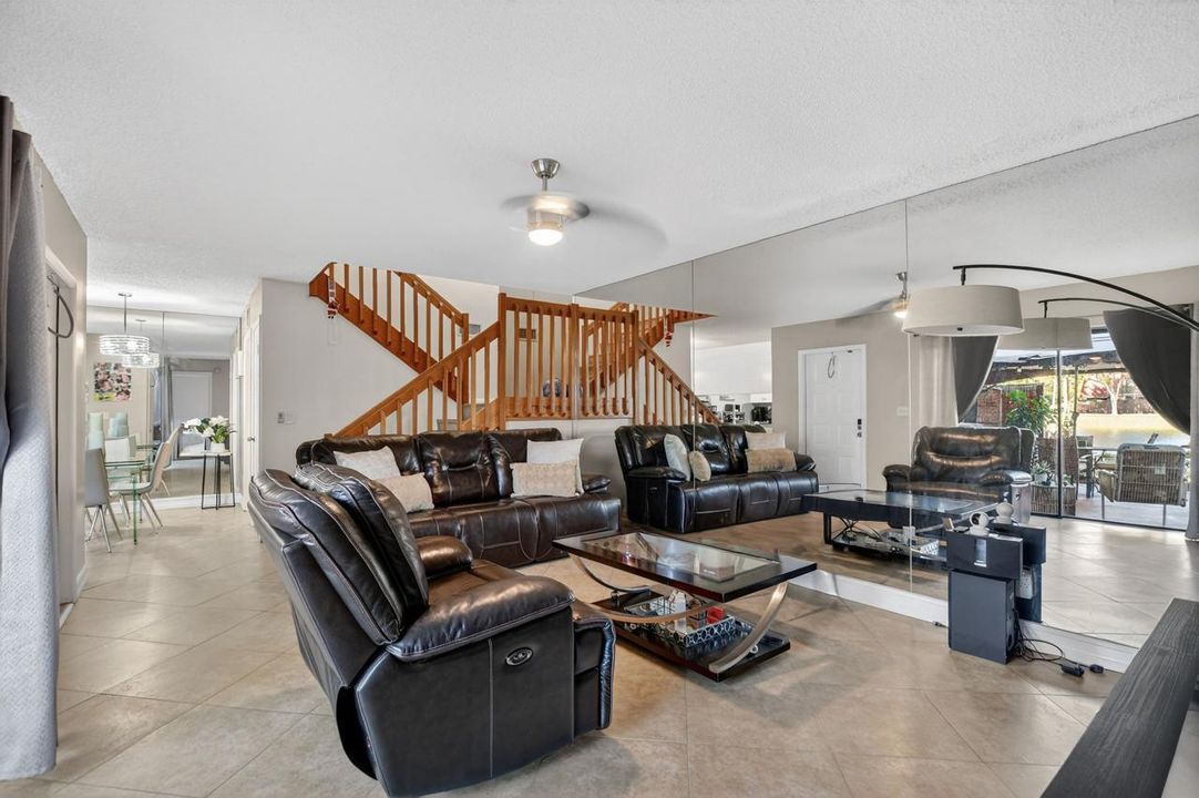 For Sale: $430,000 (3 beds, 2 baths, 1598 Square Feet)