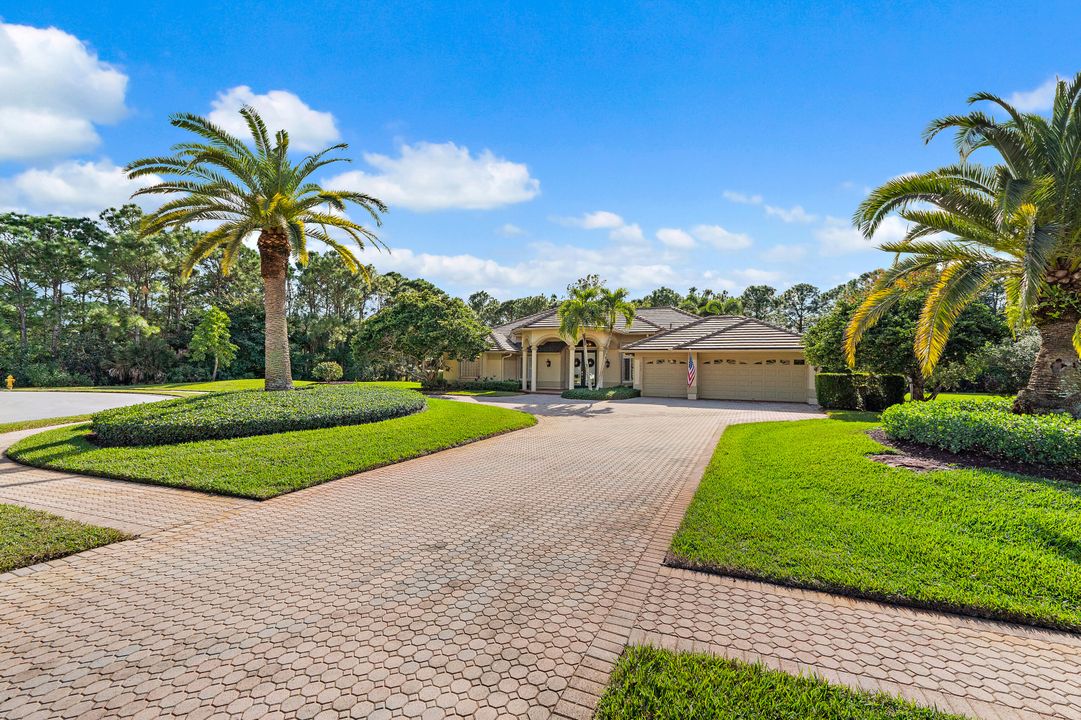 En Venta: $925,000 (5 camas, 3 baños, 2824 Pies cuadrados)