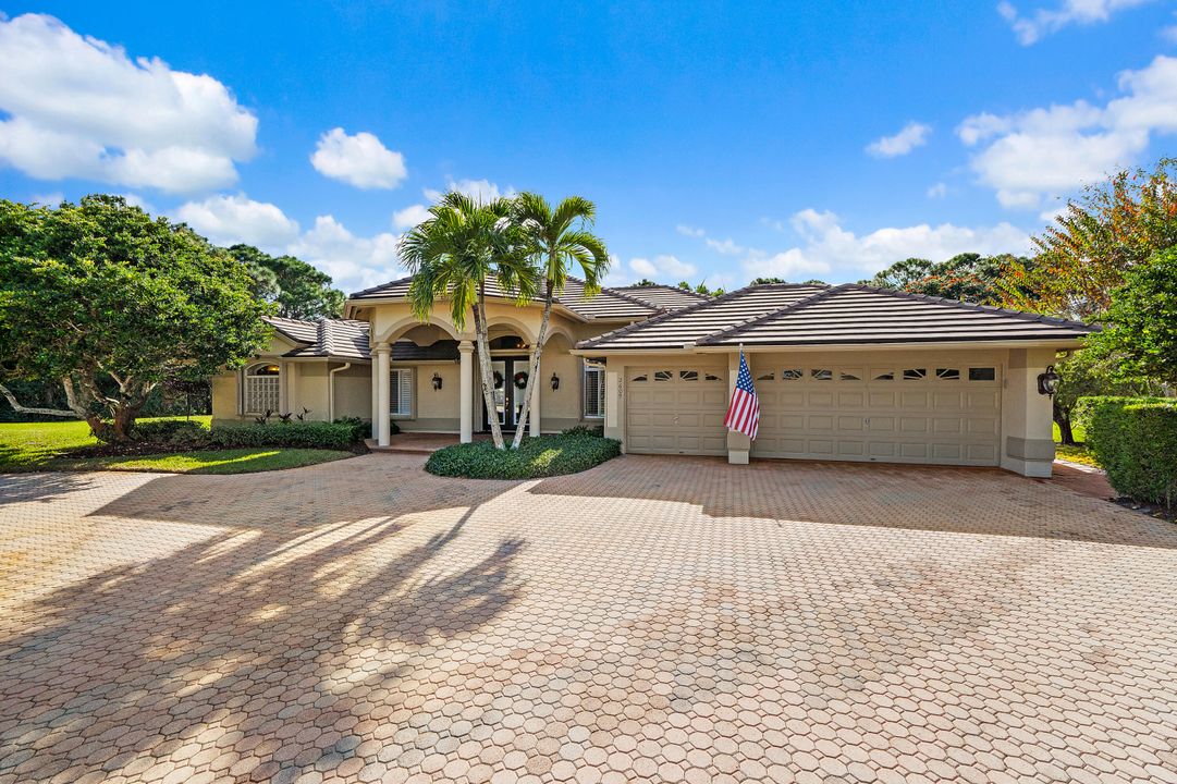 En Venta: $925,000 (5 camas, 3 baños, 2824 Pies cuadrados)