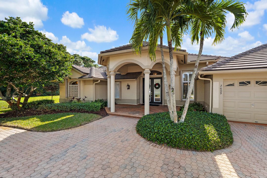 En Venta: $925,000 (5 camas, 3 baños, 2824 Pies cuadrados)