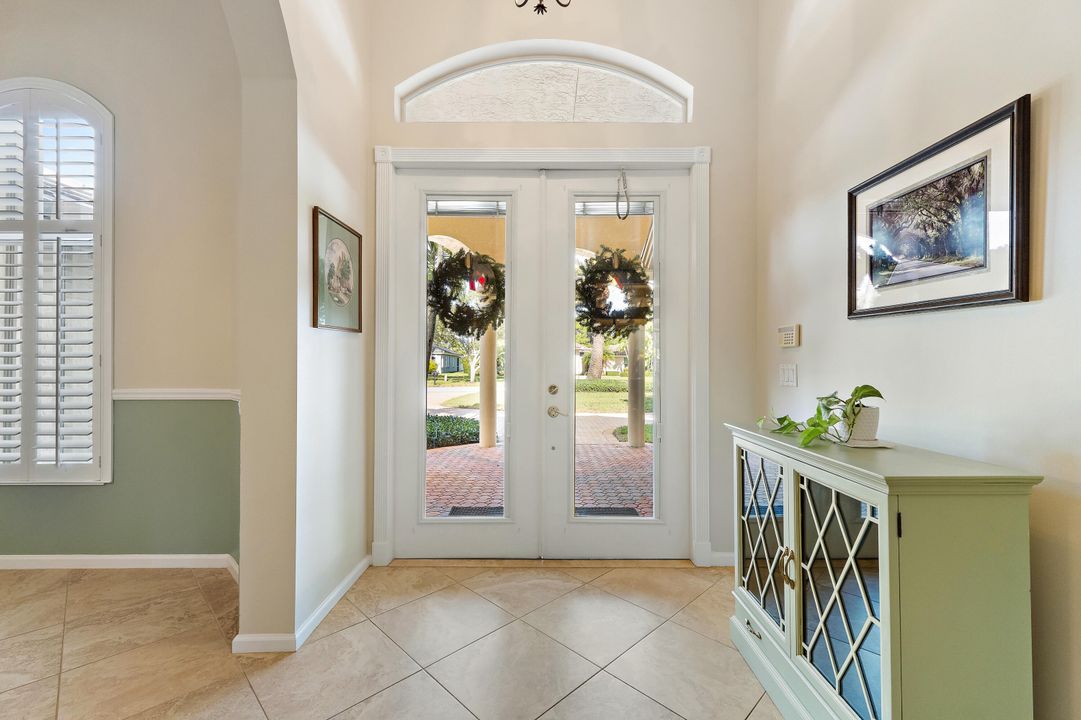 En Venta: $925,000 (5 camas, 3 baños, 2824 Pies cuadrados)